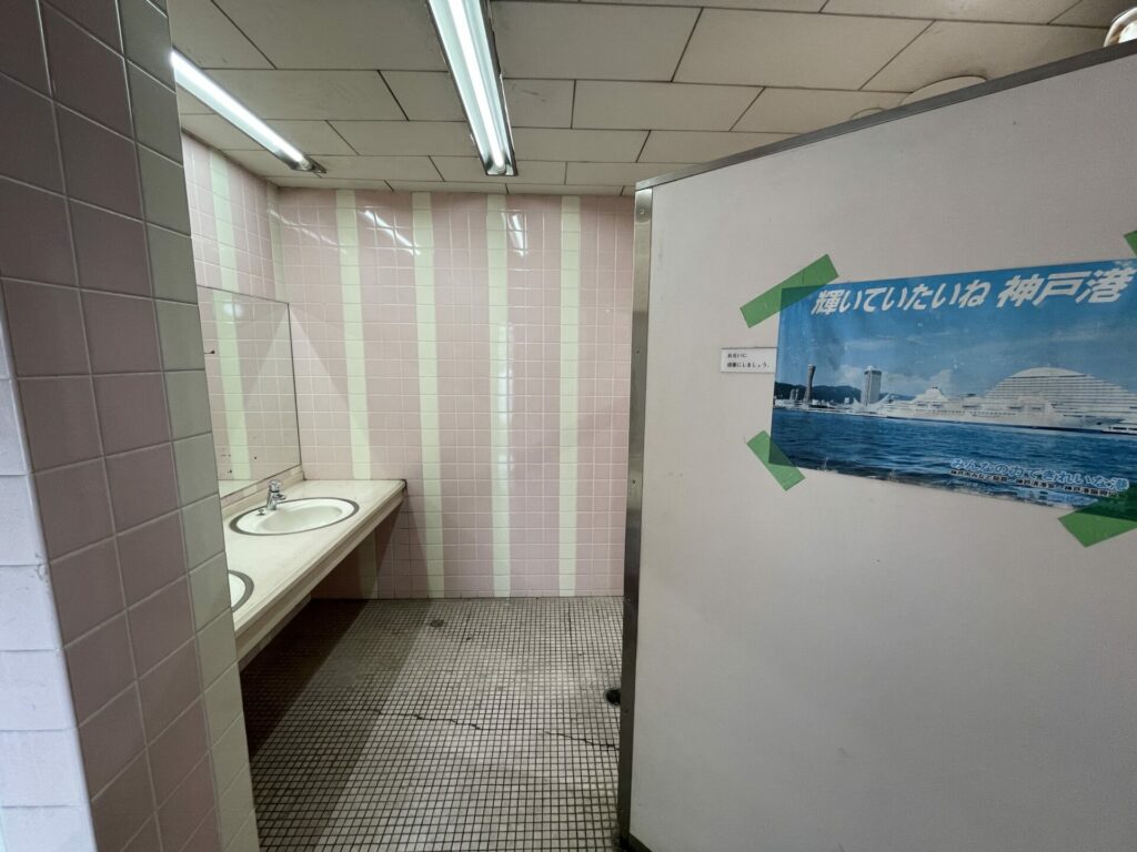 女子トイレ全景